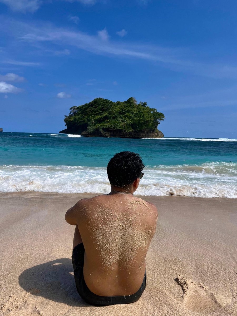 notyourbussines tweet media