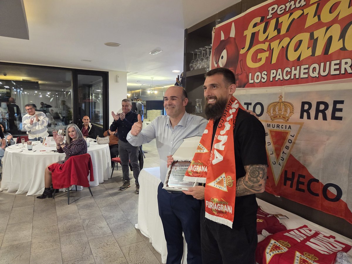 Gol del Murcia tweet media