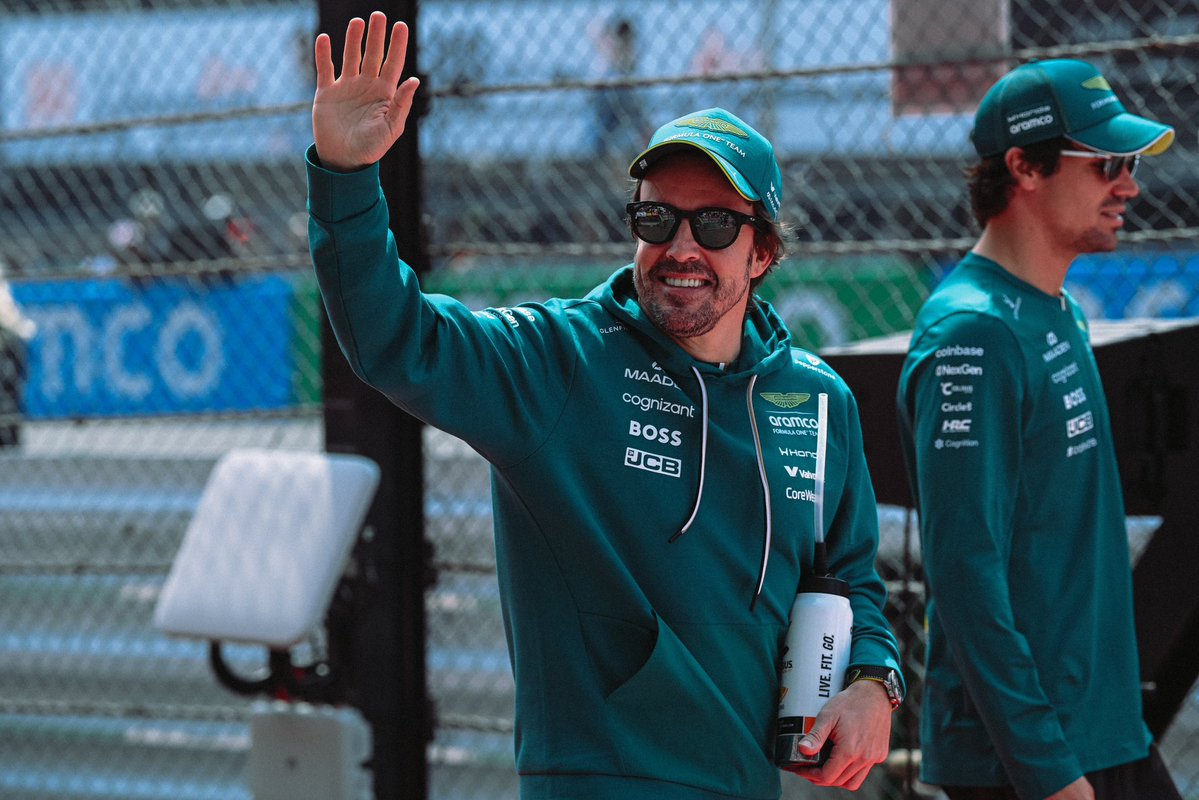 SimplementeF1_'s tweet image. 🏁🇪🇸Fernando Alonso pudo TERMINAR el Gran Premio de Japón y así, finalmente, un Aston Martin pudo completar una carrera en 2026.

#F1 #JapaneseGP #Stroll