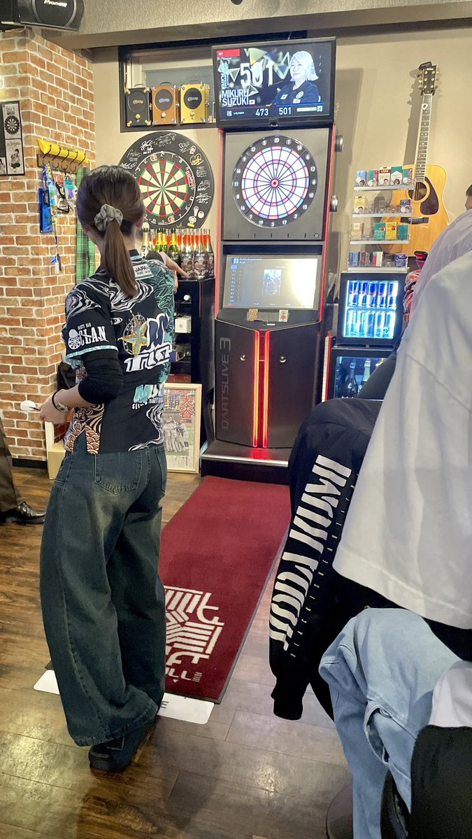 新橋のscramBULLさんにて！
二本柳星奈プロのプレイヤーデーに少しお邪魔してましたー

3月ももうすぐ終わりという事で…
2025年シーズンのユニフォーム姿は見納めですかね🥹