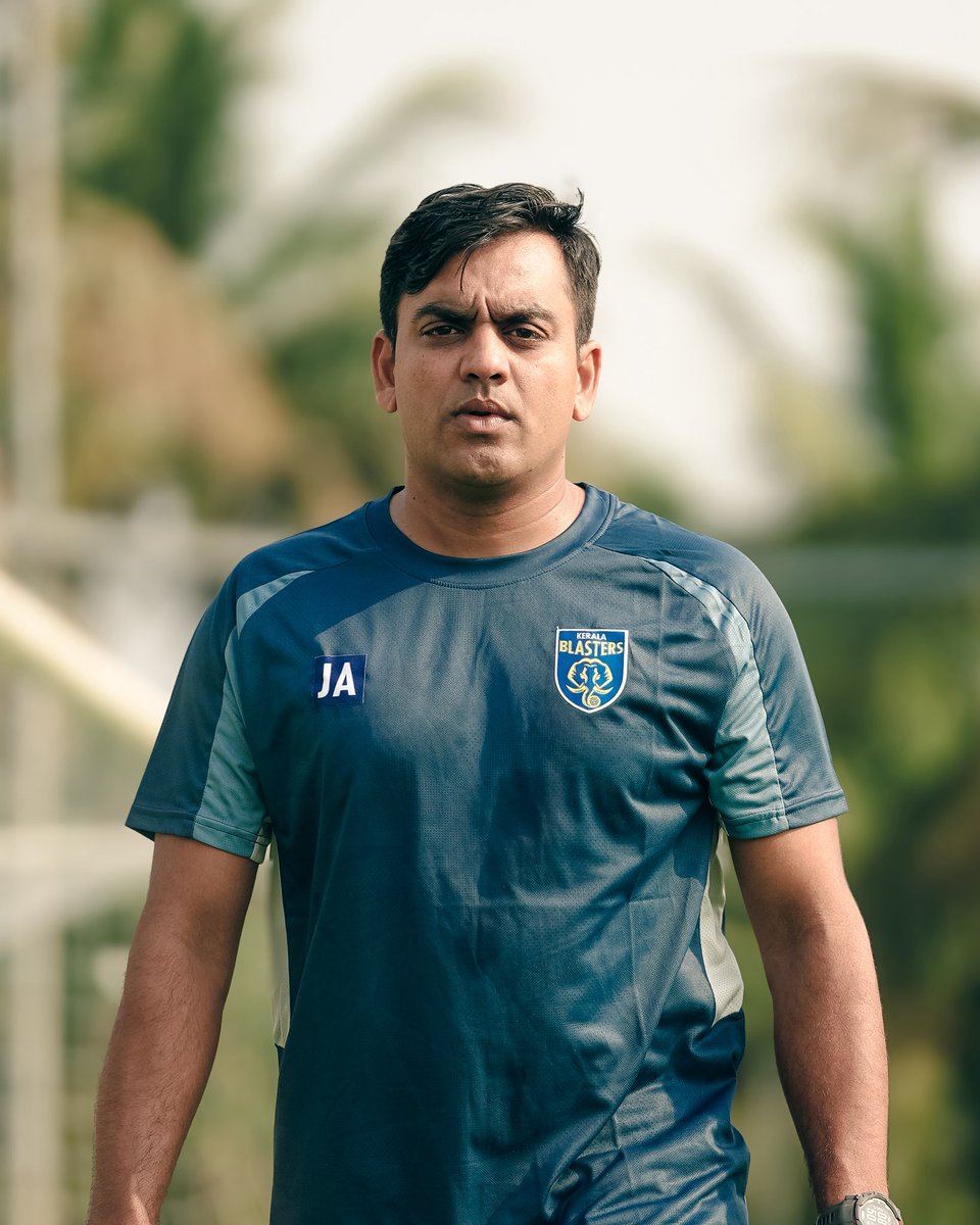 KeralaBlasters's tweet photo. ℹ️ The club confirms the appointment of Jignesh Antala as Goalkeeping Coach, joining Ashley Westwood’s backroom staff. He brings over a decade of experience working with the Reliance Foundation 🟡🔵

#KeralaBlasters #KBFC #YennumYellow https://t.co/3e91zhsOe5