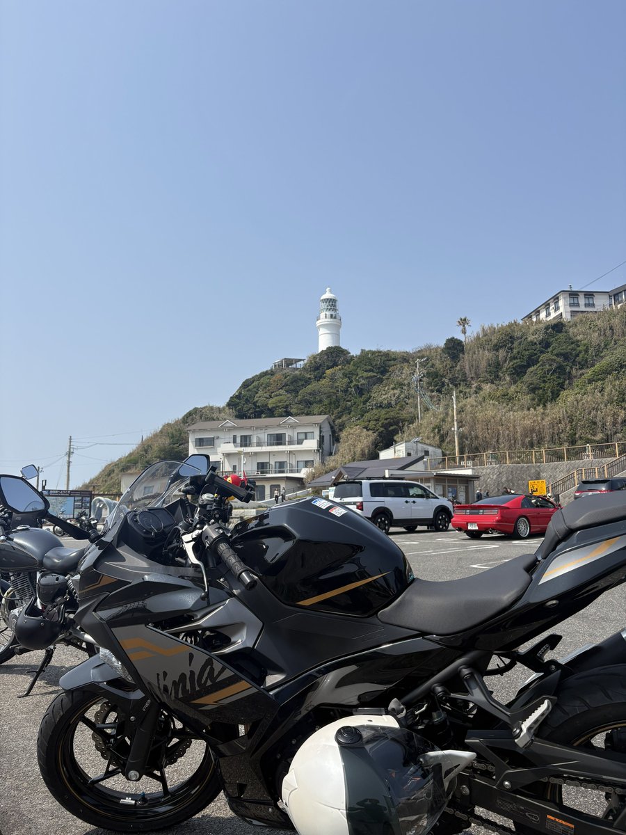 sobumoto's tweet photo. 連休最終日はninja250で御前崎方面へ。
日曜日でバイク日和とあってたくさんバイクを見ました。それとヤエー率が0%でした。もう廃れたのかな？🧐
駿河湾沖を豪華客船らしき船を見ました。🚢
最後に道の駅風のマルシェ御前崎内にあるミルクスタンドさんの限定いちごパフェを頂きました。🍓🥰 https://t.co/ct4suQ5bNC