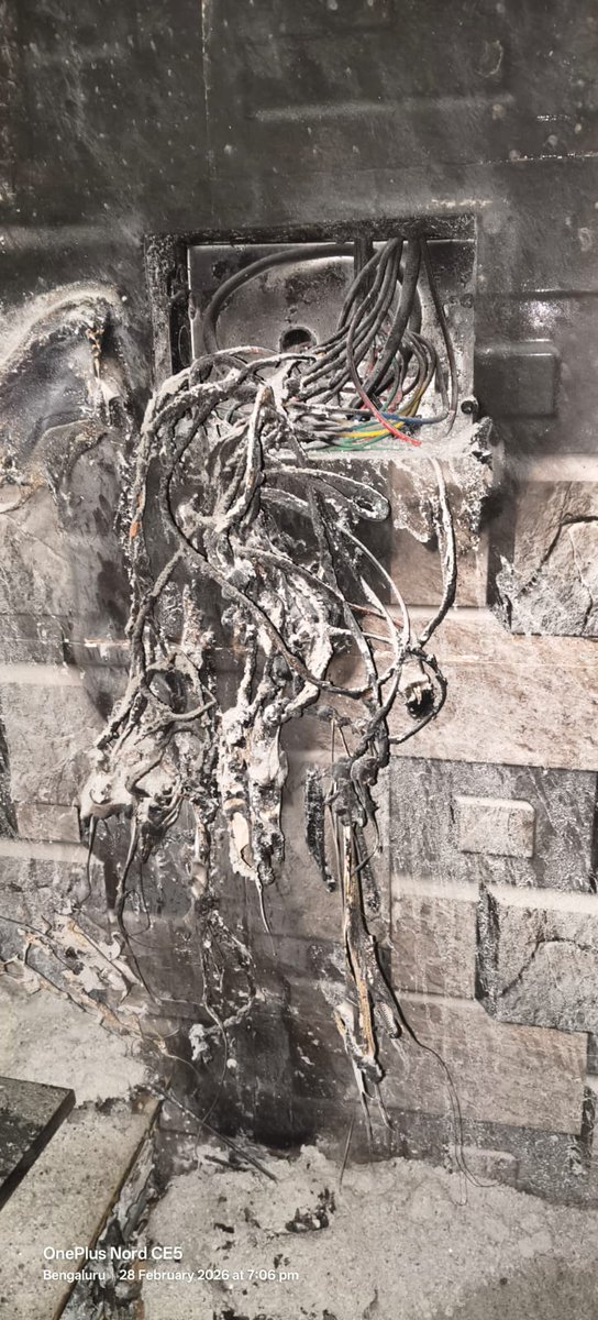 MUJEEBMAR's tweet photo. @bhash My ola s1 pro 2nd gen has burnt hessarghatta service centre droped no updates till now required refunded https://t.co/TL6sIzTuO2