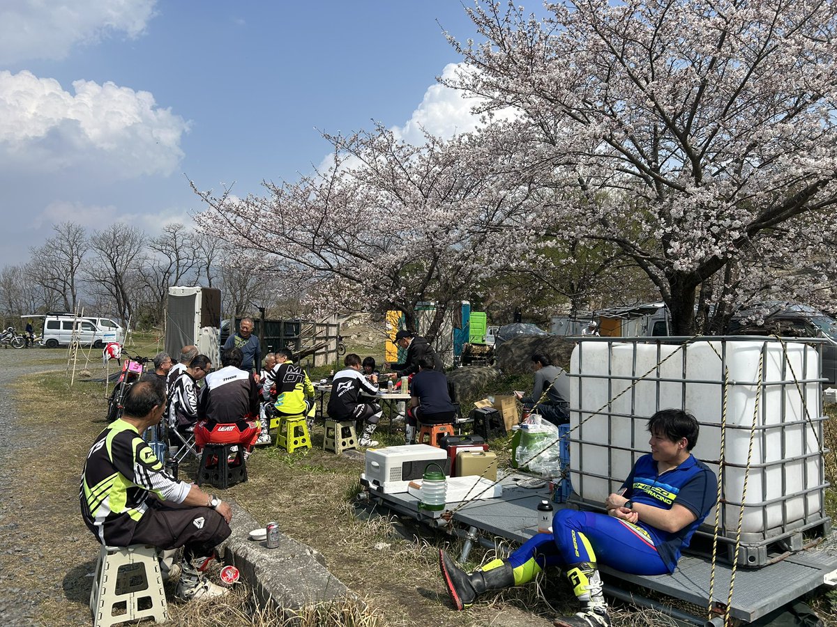 先週のTOPDOGS杯をねぎらって！？桜木の下で焼肉大会！