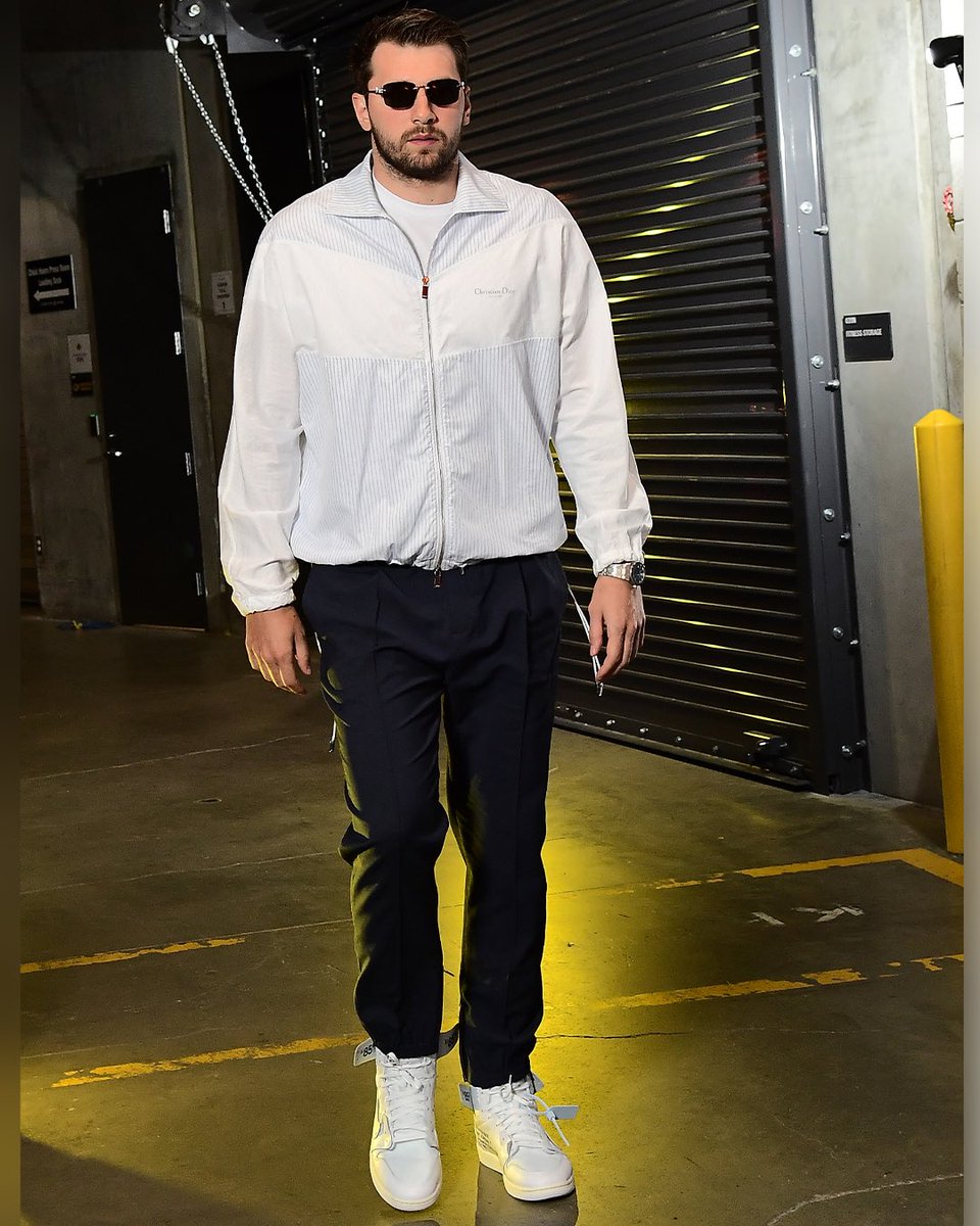 JustFreshKicks tweet media