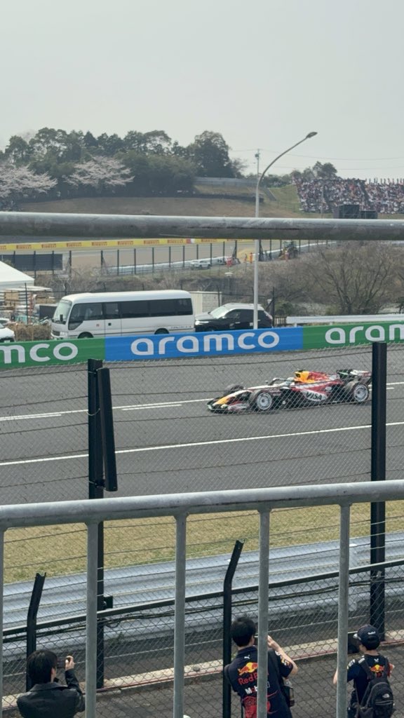 WokTheSpace's tweet photo. If you’re going to sleep at Suzuka, can we go back to the hotel now? It’s hot 🌞🥵 @WorkTheSpace https://t.co/1uEeckq272