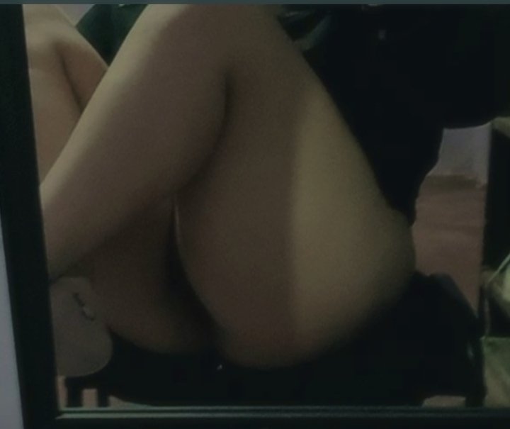 Hiii, I'm not new to #NSFW
❇ She/Her
❇ I want friends :3 
❇+18
❇ Soft &amp; hard kinks
❇ I like music and anime :3
♡ + ⟲ = moots :33