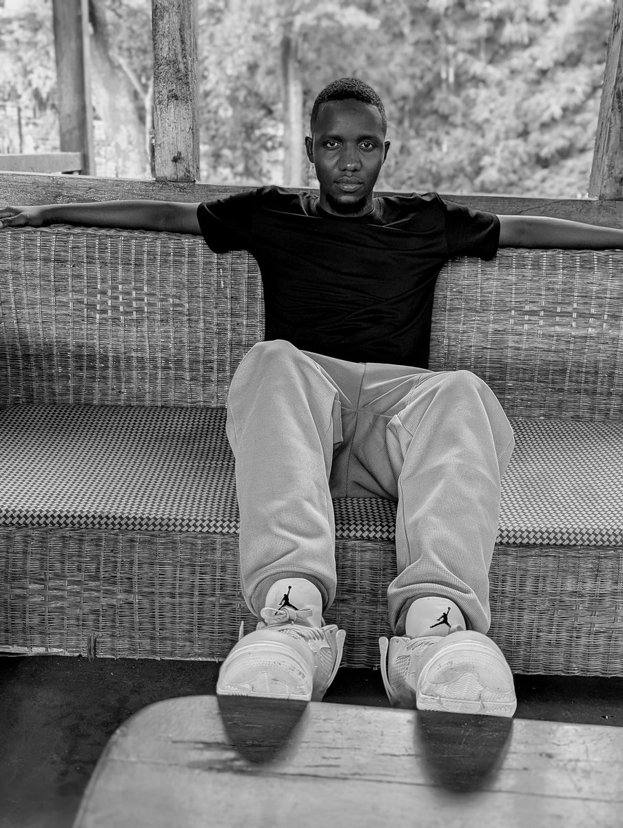 iam_samjuma's tweet photo. ku Spotify nyimbo zomvera nde ndi zomwezi.
EP kumveka ngati nyimbo za Kanye West amwene. 🫵🔥
https://t.co/B8mKiwaTxn
#Nonzo265
#FirstWaveEp https://t.co/Ux23JbLjOY