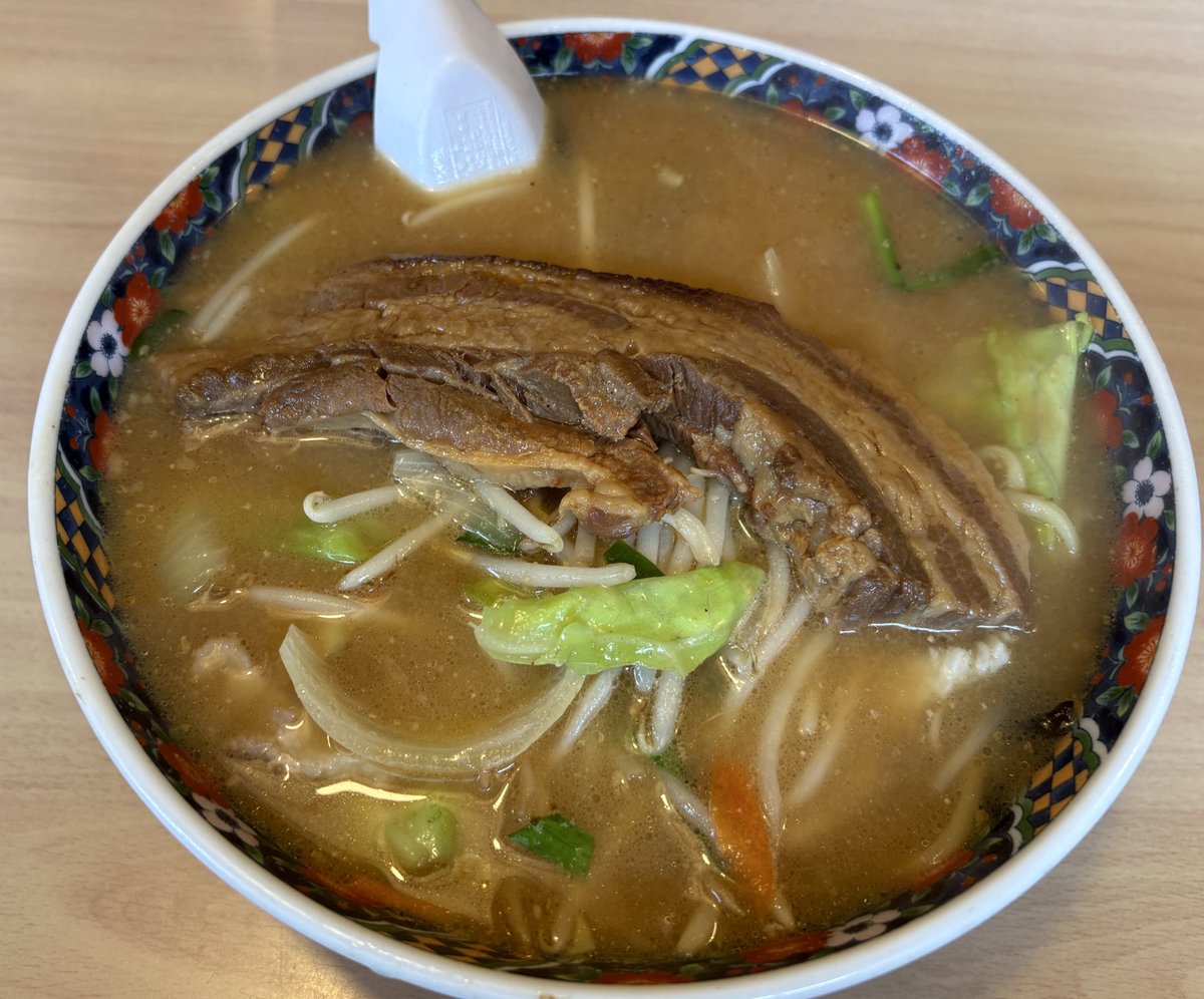 takabu___'s tweet photo. 田上町のたかとりで角煮らぁめんとみそ角煮らぁめん🍜
角煮はトロトロでご飯で食べたいかな😅
美味しく頂きごちそうさまでした♪
厨房からの怒鳴り声はちょっとねぇ… https://t.co/G7HPMsSB4e