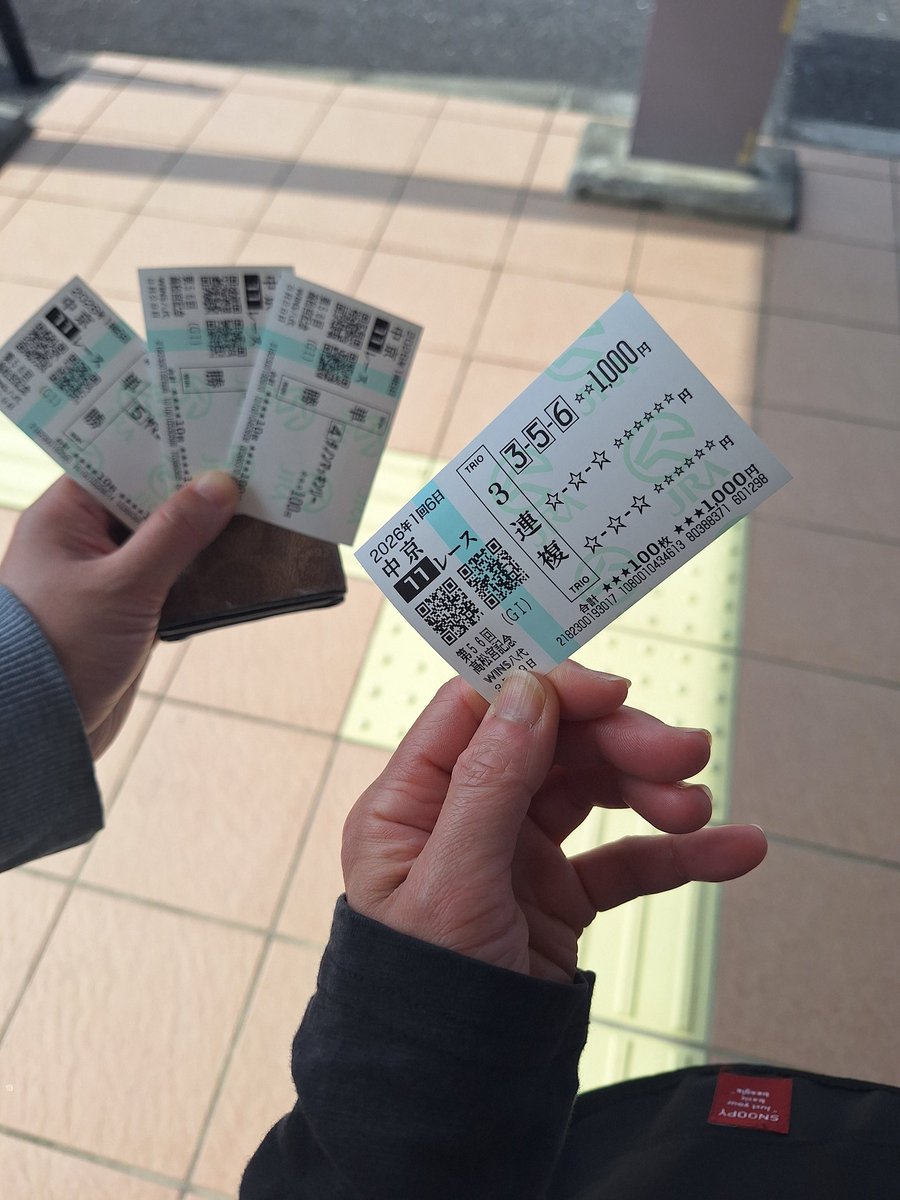 chariedrown's tweet photo. 近くまできたから馬券買ったよ🐴🎫
#高松宮記念 https://t.co/xrRDCxFDFe