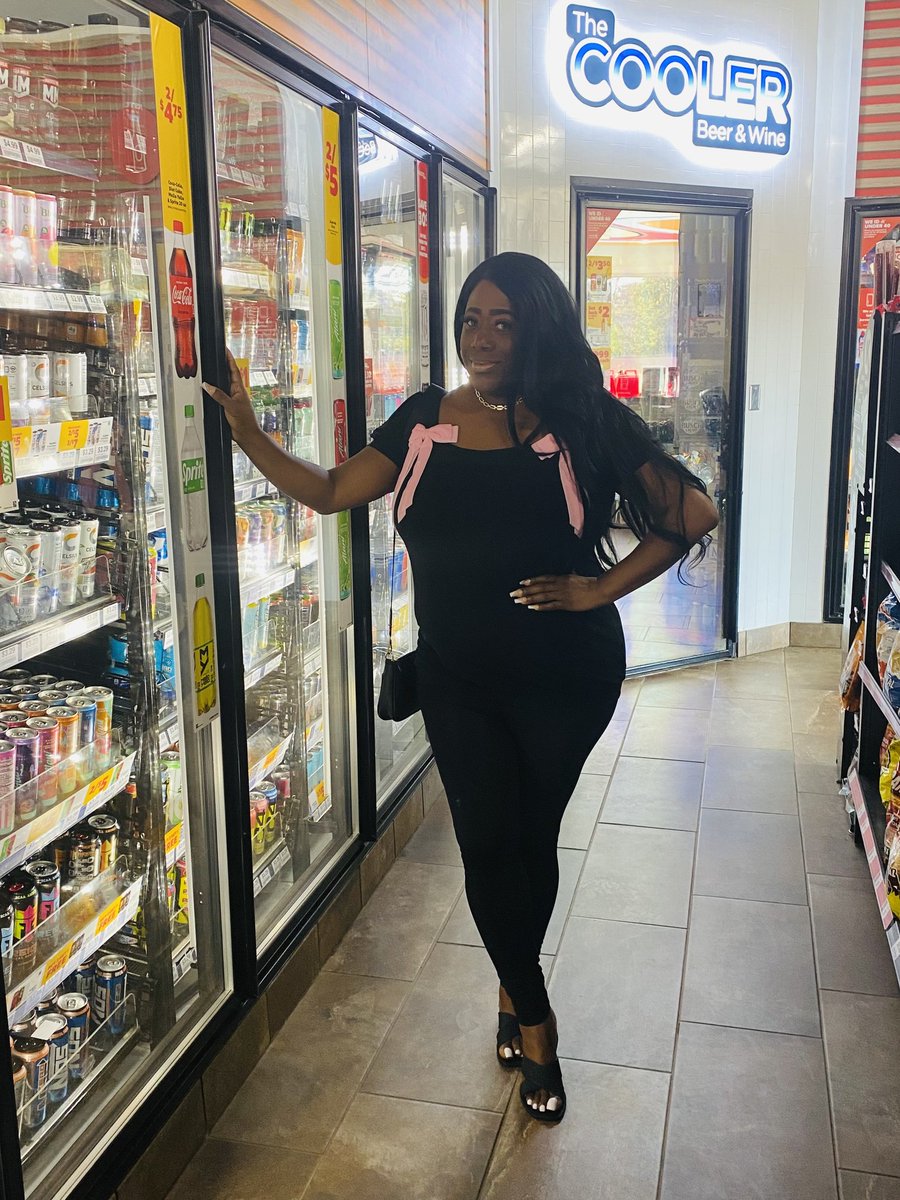 MonetHarris1's tweet photo. "Minding my own business, fueling my own tank." ⛽️ 
#fyp #explorepage #gasstation 
#photooftheday https://t.co/fKn5EIRC4D