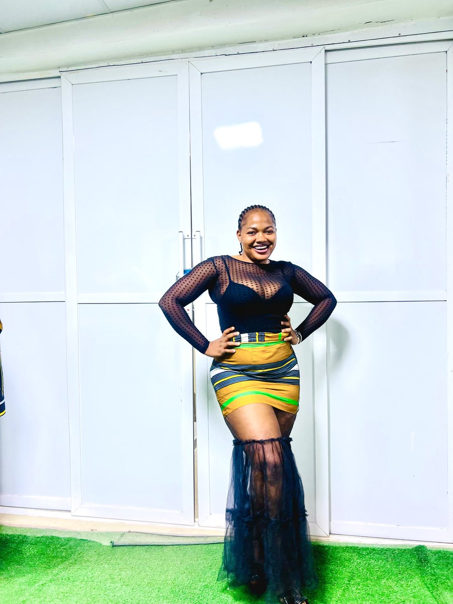 Hassypinky's tweet photo. Happy Sunday My amazing mutuals….
Before you continue scrolling, collect this smile and have a beautiful day.
Love, from your Favorite Igala Girl. 🧡 https://t.co/1bFqgw9LwP