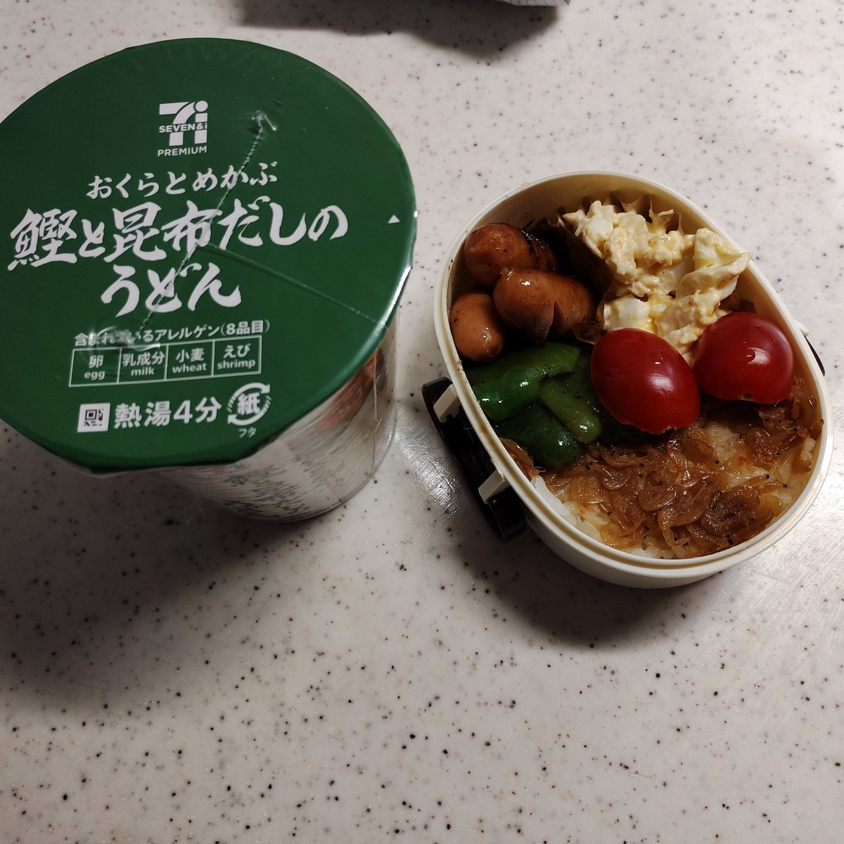 今日のお弁当🍱
赤ヒゲ佃煮ご飯
ｿｰｾｰｼﾞ  ﾏｶﾛﾆｻﾗﾀﾞ  ﾋﾟｰﾏﾝ炒め
噂のｾﾌﾞﾝｲﾚﾌﾞﾝのｶｯﾌﾟうどん