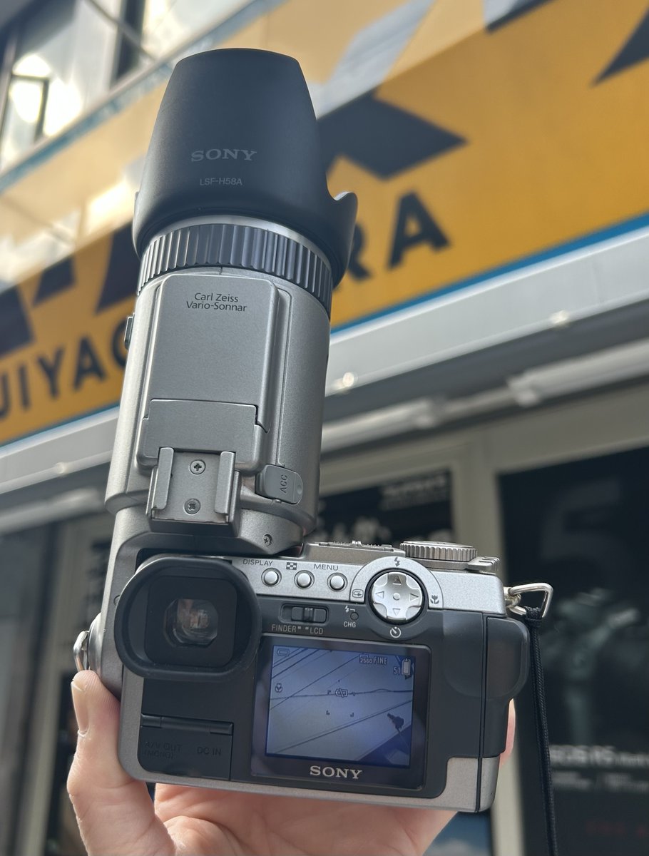 fujiyacamera_ht's tweet photo. 2001年発売 SONY Cyber-shot DSC-F707 の500万画素を愉しむ https://t.co/qUgdynuhOm
