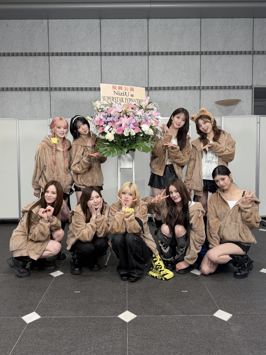 NiziU tweet media
