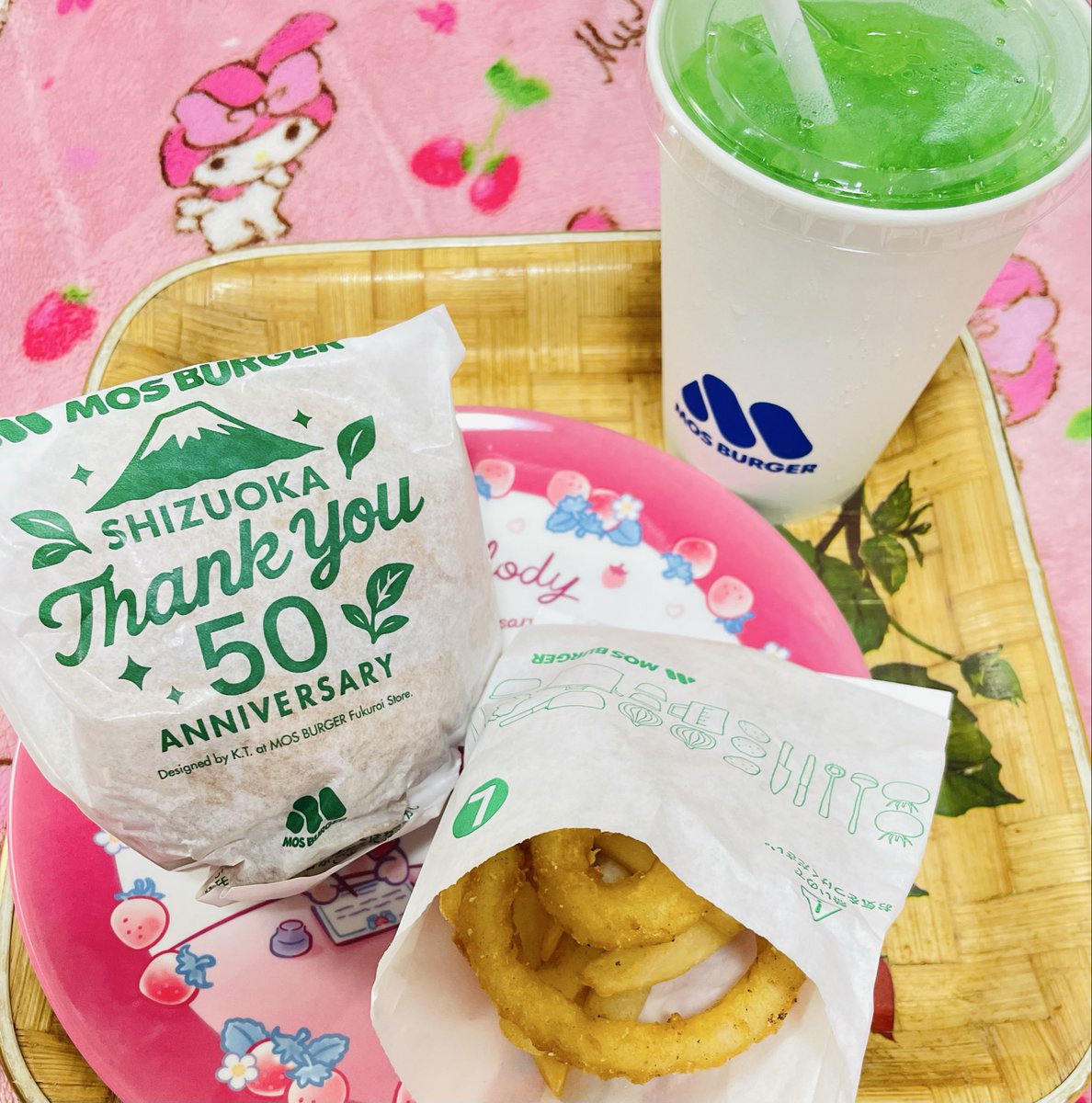 お昼は勝ちモス🍔🍟😋ｳﾏｳﾏ!