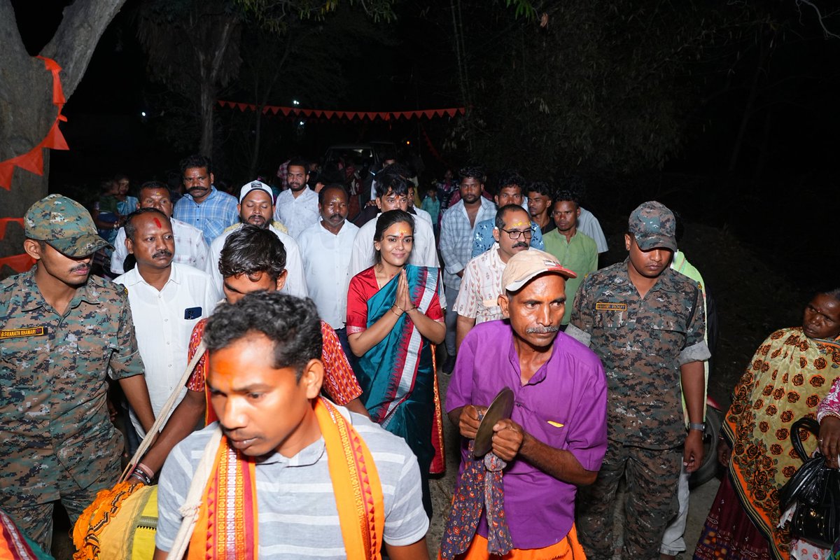 deepalidas95's tweet image. ଝାରସୁଗୁଡ଼ା ଜିଲ୍ଲା କୋଲାବିରା ବ୍ଲକ ଅନ୍ତର୍ଗତ ତରେଇକେଲାଠାରେ ଆୟୋଜିତ ପବିତ୍ର ଶ୍ରୀରାମ ନବମୀ ଉତ୍ସବରେ ଯୋଗଦେଲି। ଏହି ଭକ୍ତିମୟ ଉତ୍ସବ ଏକ ସୁନ୍ଦର ସାମାଜିକ ଓ ସାଂସ୍କୃତିକ ସମନ୍ୱୟର ପରିବେଶ ସୃଷ୍ଟି କରିଥିଲା। ପ୍ରଭୁ ଶ୍ରୀରାମଙ୍କ କରୁଣା ଗ୍ରାମବାସୀଙ୍କ ଉପରେ ସଦା ରହିଥାଉ। #ramnavami