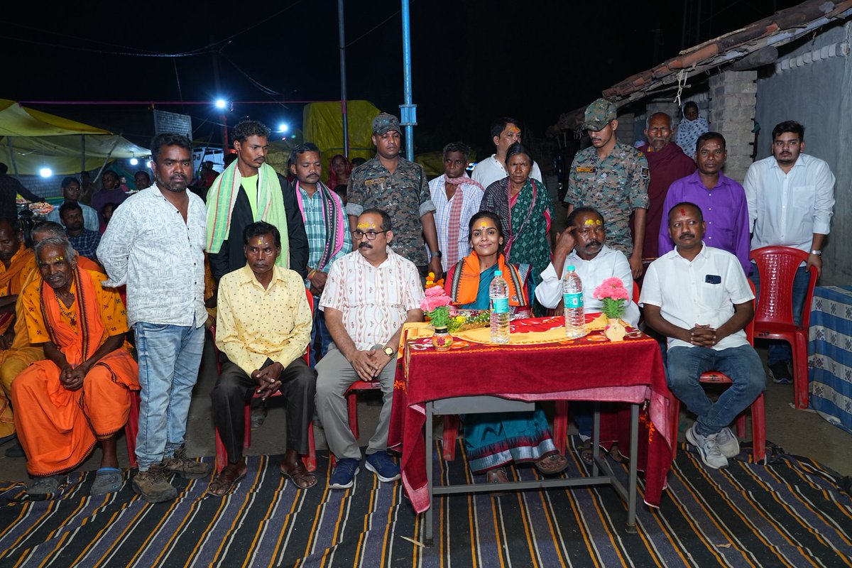 deepalidas95's tweet image. ଝାରସୁଗୁଡ଼ା ଜିଲ୍ଲା କୋଲାବିରା ବ୍ଲକ ଅନ୍ତର୍ଗତ ତରେଇକେଲାଠାରେ ଆୟୋଜିତ ପବିତ୍ର ଶ୍ରୀରାମ ନବମୀ ଉତ୍ସବରେ ଯୋଗଦେଲି। ଏହି ଭକ୍ତିମୟ ଉତ୍ସବ ଏକ ସୁନ୍ଦର ସାମାଜିକ ଓ ସାଂସ୍କୃତିକ ସମନ୍ୱୟର ପରିବେଶ ସୃଷ୍ଟି କରିଥିଲା। ପ୍ରଭୁ ଶ୍ରୀରାମଙ୍କ କରୁଣା ଗ୍ରାମବାସୀଙ୍କ ଉପରେ ସଦା ରହିଥାଉ। #ramnavami