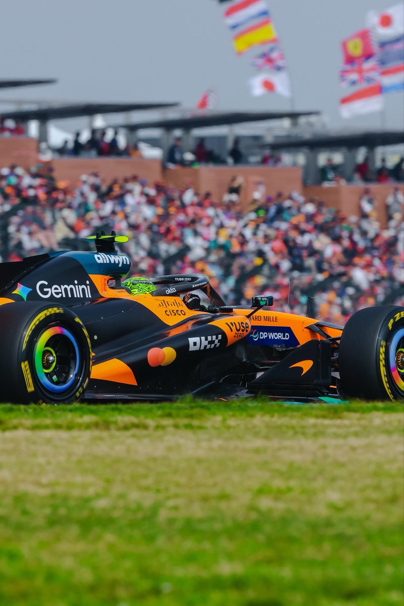 McLarenF1's tweet image. LAP 14/53: 

Oscar 🇦🇺 P1 
Lando 🇬🇧 P5

#McLaren | #JapaneseGP 🇯🇵