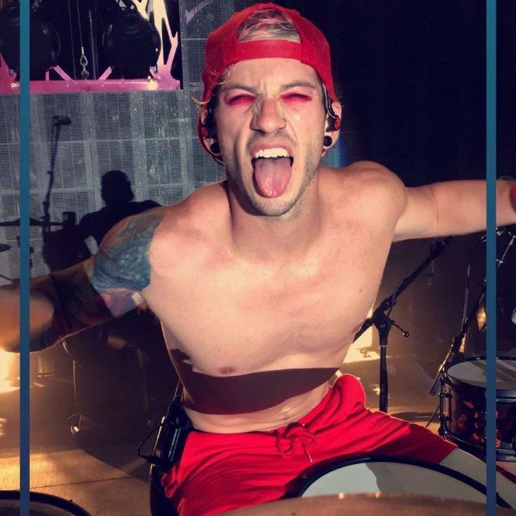 𖤐 flørian .ᐟ tweet media