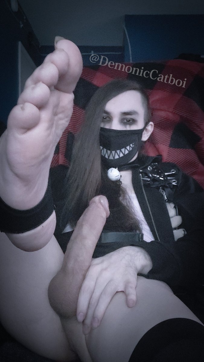 DemonicCatboi's tweet photo. You know that song about emo boys? It's very true!~ x3

#femboy | #feetfetısh | #feetworshi̇p | #feetِ | #soles | #emo | #nsfwtwt | #hung | #bigcock | #bigballs | #bigfeet | #bussy | #butt | #wrinkle | #arch | #bwc | #bull | #twink | #horny | https://t.co/04mAPn8vG5