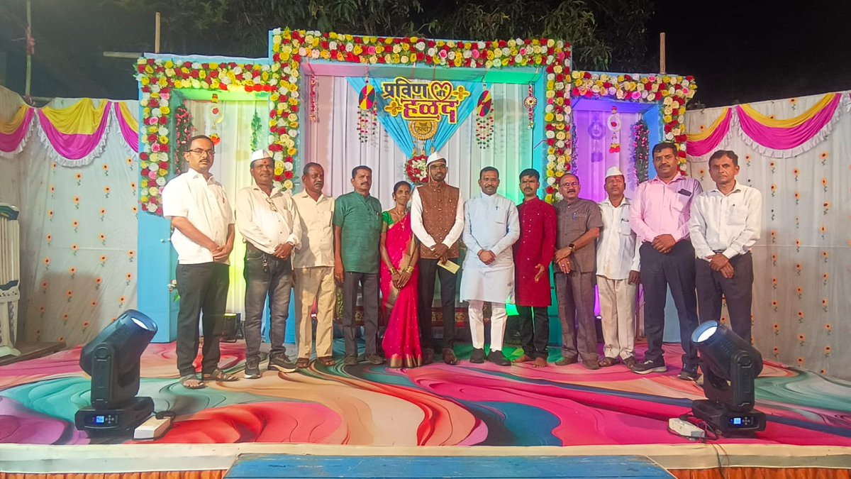 drhemantsavara's tweet image. सुरेश गंगाधर गलींगडा यांचे सुपुत्र प्रवीण यांच्या हळदी समारंभाचा आनंददायी सोहळा कळंभई, ता. वाडा येथे उत्साहात संपन्न झाला.

या मंगल प्रसंगी उपस्थित राहून वधू-वरास पुढील वैवाहिक आयुष्यासाठी मनःपूर्वक शुभेच्छा दिल्या.

#haldiceremony #WeddingVibes #blessings #happymoments