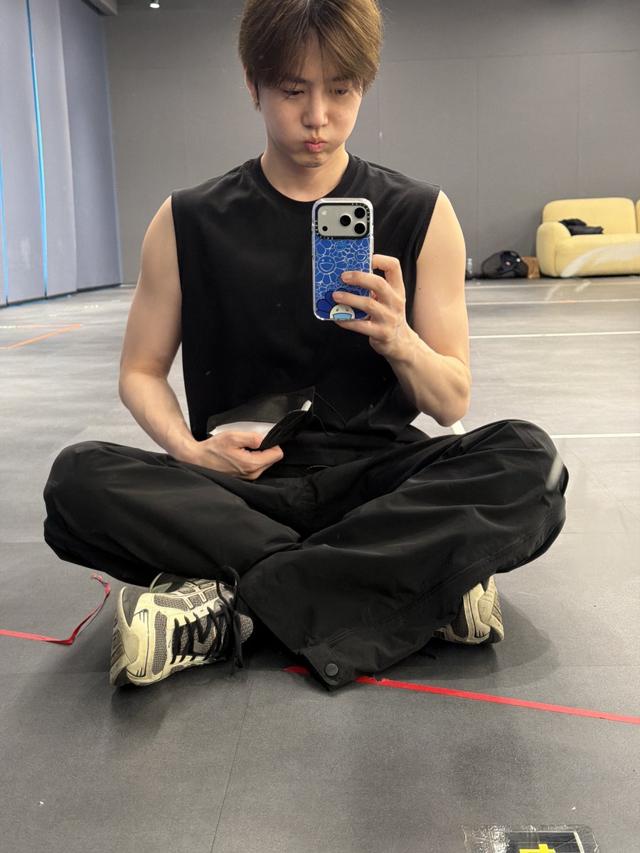 SUHO bubble tweet media