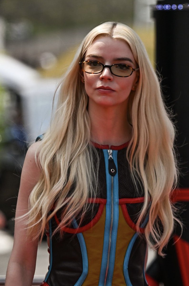 hourly anya taylor-joy tweet media