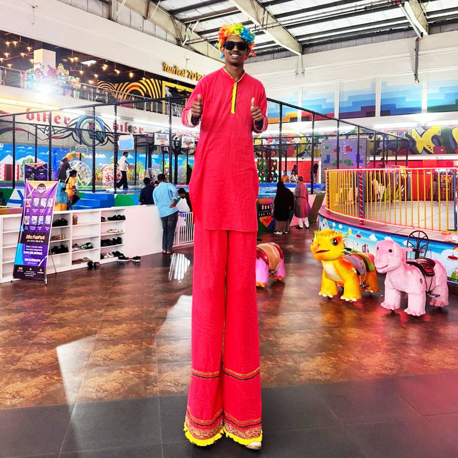 JFPshoppingmall's tweet image. এই ঈদে প্রতিবারের মতই জমজমাট ছিল Jamuna Future Park! 

ম্যাজিক শো, লাইভ মিউজিক, পাপেট শো, ম্যাসকট সহ আরও নানা আয়োজন—প্রতিটি মুহূর্ত ছিল আনন্দে ভরা!

#JamunaFuturePark #EidVibes #HappeningEvents