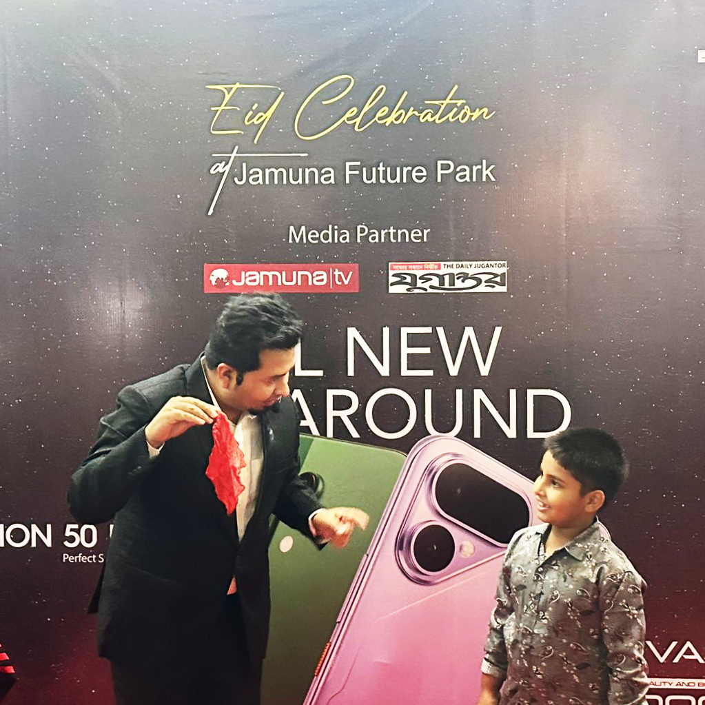 JFPshoppingmall's tweet image. এই ঈদে প্রতিবারের মতই জমজমাট ছিল Jamuna Future Park! 

ম্যাজিক শো, লাইভ মিউজিক, পাপেট শো, ম্যাসকট সহ আরও নানা আয়োজন—প্রতিটি মুহূর্ত ছিল আনন্দে ভরা!

#JamunaFuturePark #EidVibes #HappeningEvents