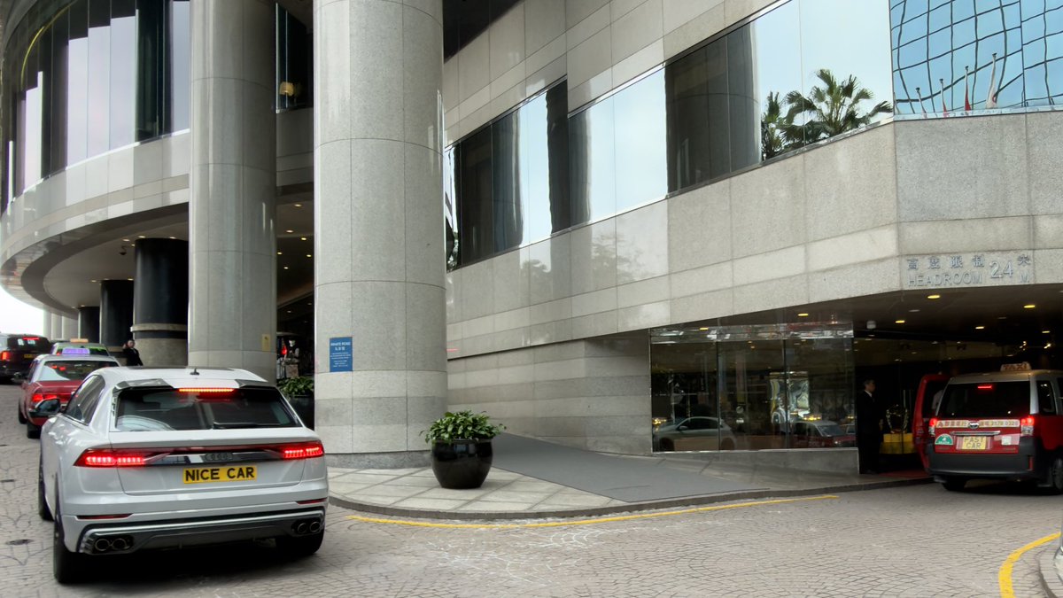 aublumberg's tweet image. Frankly speaking … neither a nice, nor a fast car.

#hknumberplates #twofer #artbasel #day2