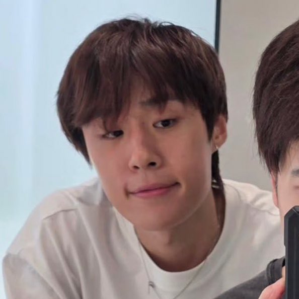 sabi 𝜗𝜚 tweet media