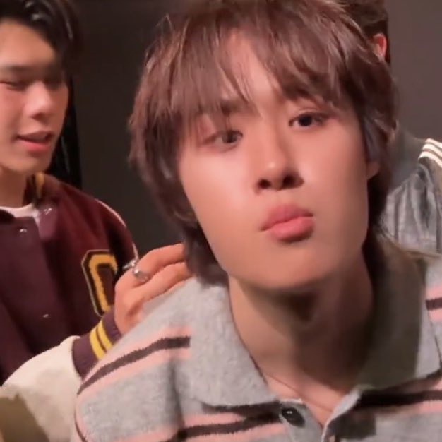 sabi 𝜗𝜚 tweet media