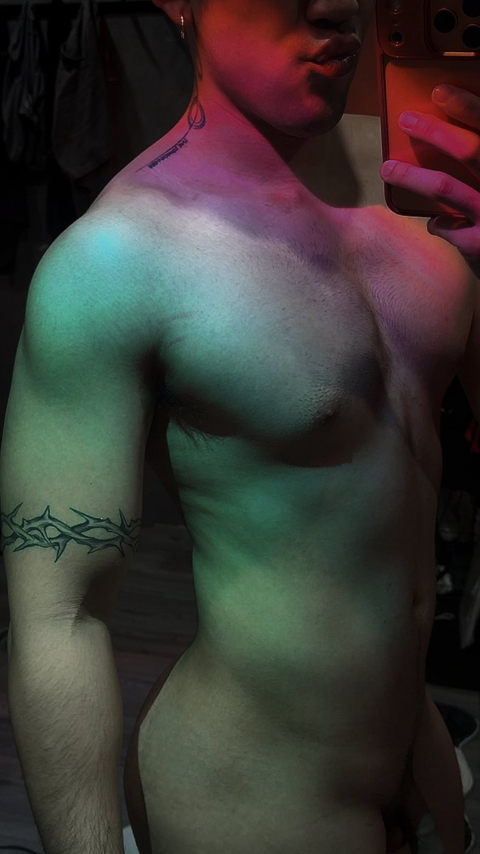 Grindr_Wolf tweet media