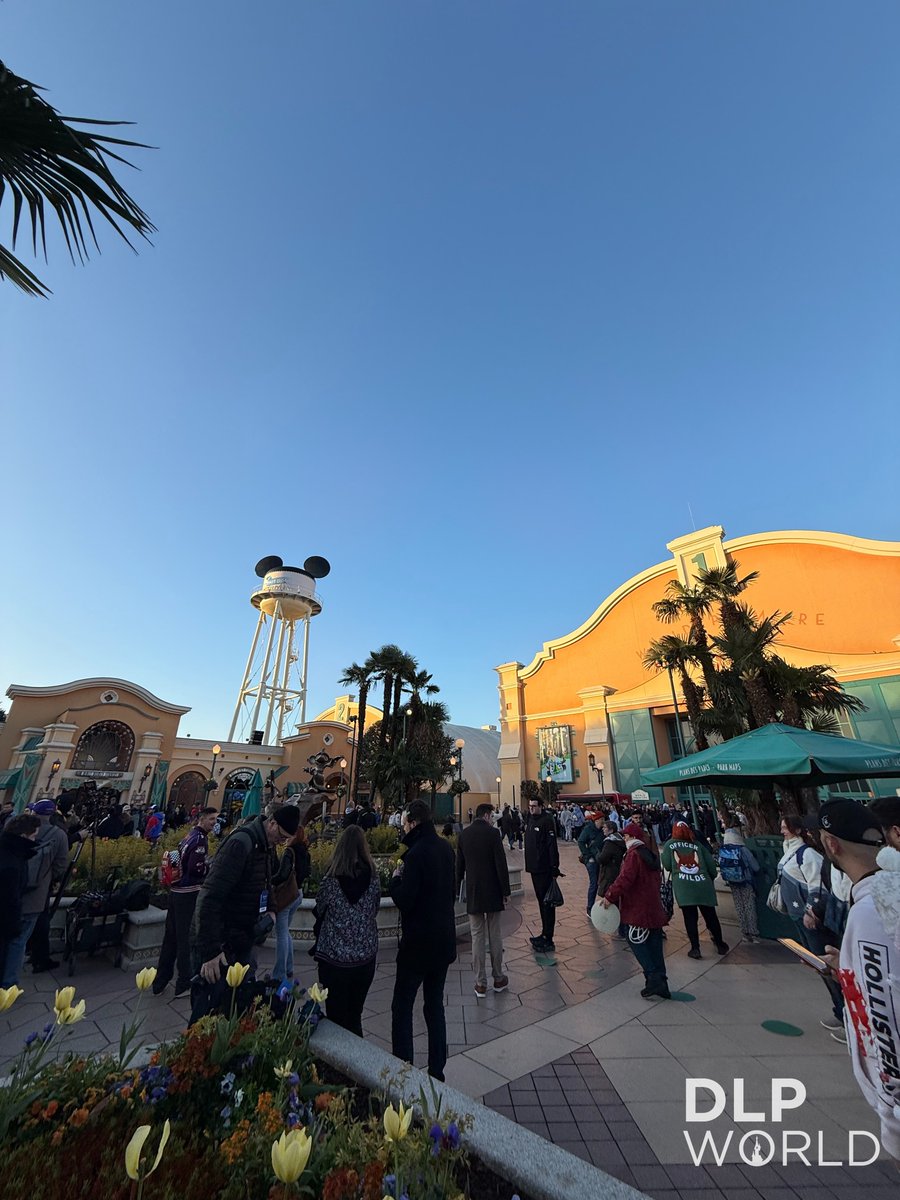 DLP_World's tweet image. Les portes de Disney Adventure World sont ouvertes pour la toute première fois ! Rejoignez nous dans quelques minutes pour l’ouverture officielle. ✨