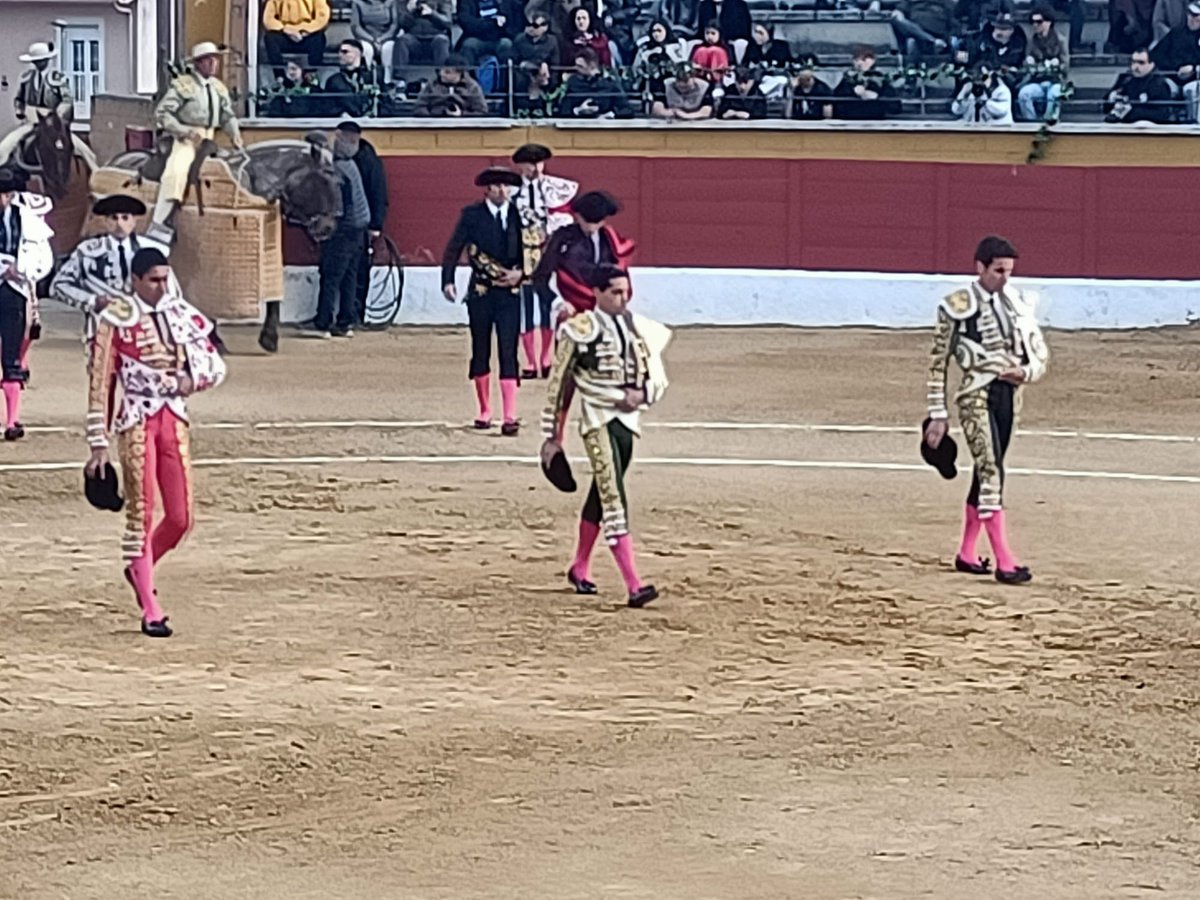 Al Toro Por los Cuernos tweet media