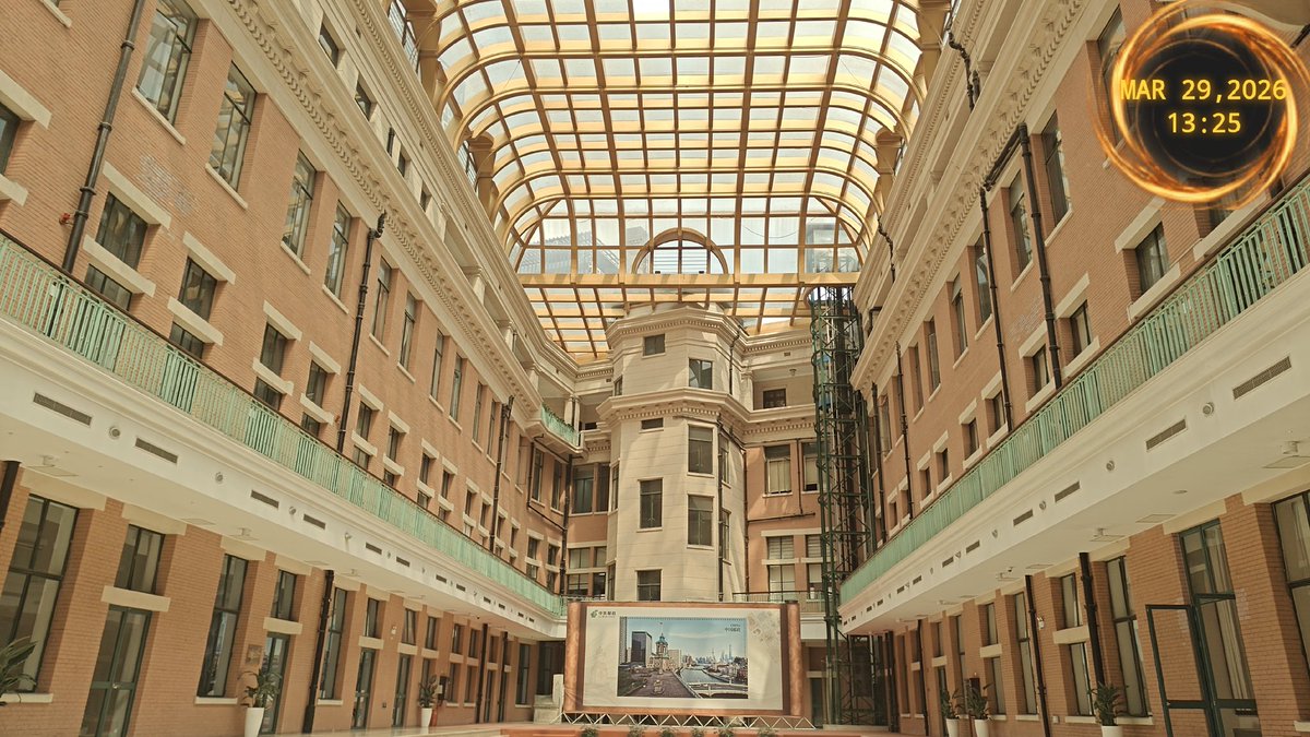 MuxixiSoft's tweet image. A moment frozen in time with that perfect film look. 🏛️✨ 
#Shanghai #Architecture #FilmVibes #Photography