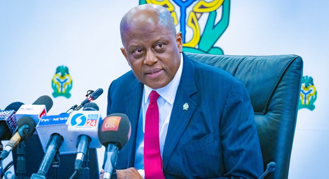 𝔼𝕟𝕟𝕪 tweet media