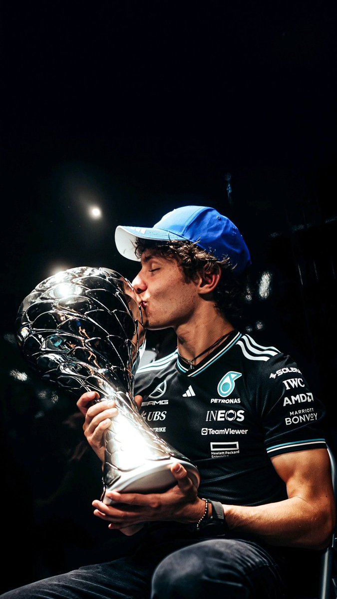 NanoLDA07's tweet photo. este padre va volando en Japón en su segunda temporada, george pidiendo la posición estando en p3 para luego pasar a p4, un chiste, aquí está el próximo campeón, créanlo. #F1 https://t.co/jKGM5nG7el