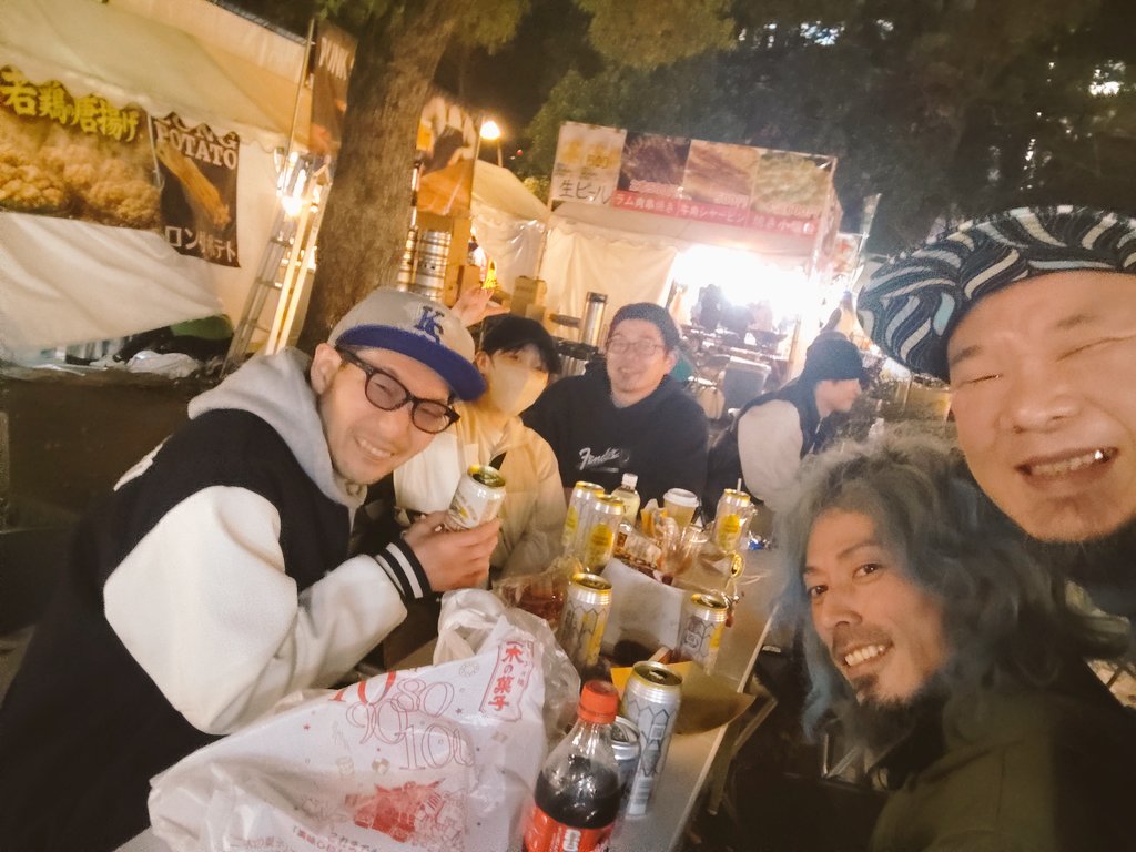 mmkt2020's tweet photo. 昨日はVEinsお花見しました😉🍺🍺 https://t.co/zSdlxExHcO