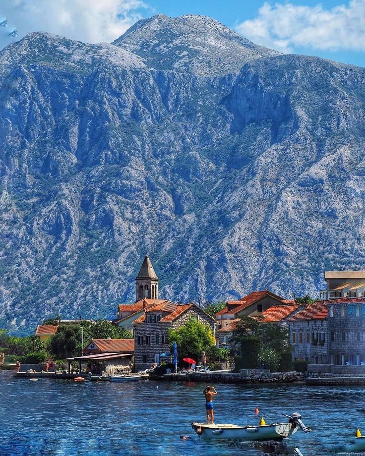 Surovost kamena i pitomost mora. Najlepši kontrast na svetu. 🇲🇪