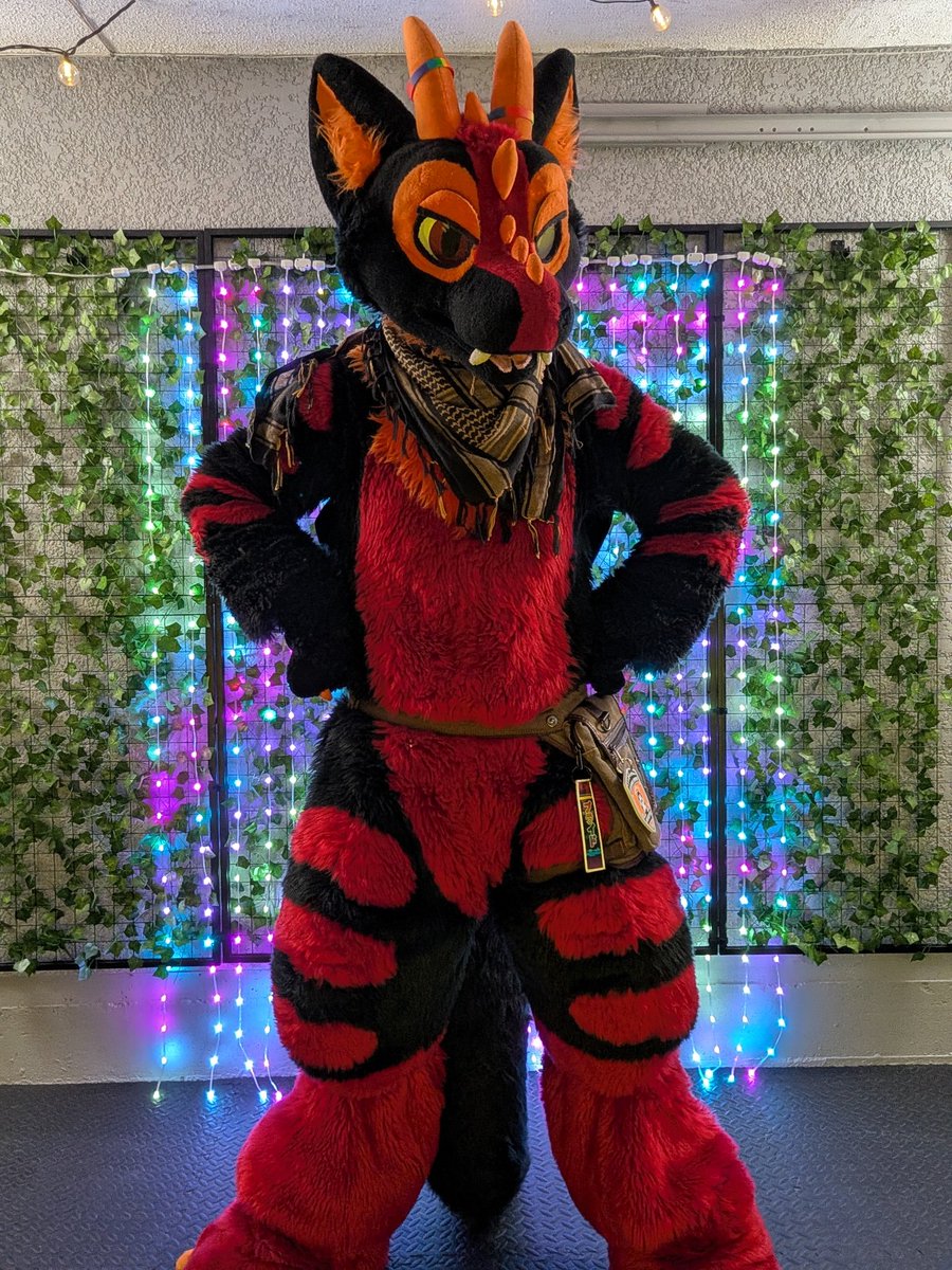 Spark_Flare's tweet photo. How to find me next week at LVFC
✅Feel free to ask for hugs 
✅Take pictures I'm a slut for pics
✅ Tackle or pick me up if I know you https://t.co/Ym3177Yvny