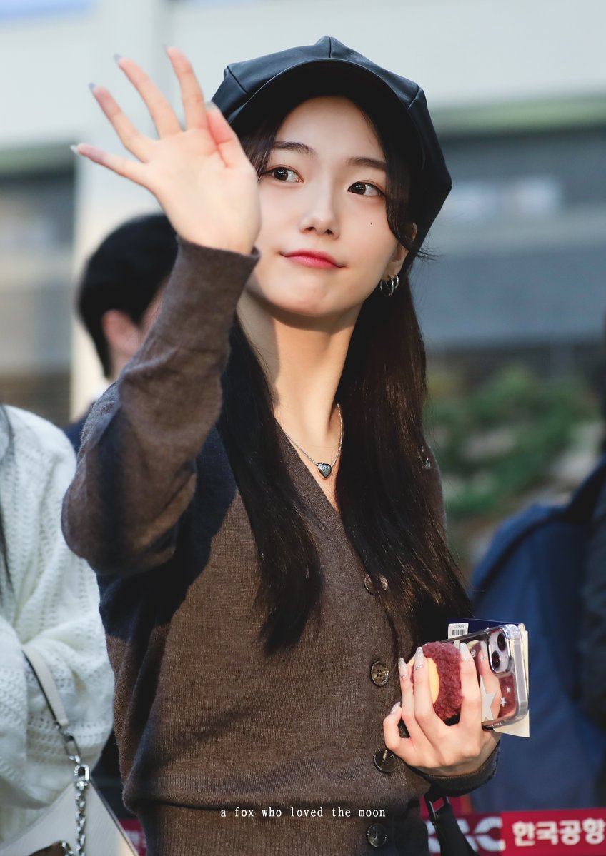 つきつね tweet media