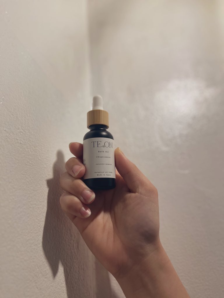 en_yomogisalon's tweet photo. 入浴剤を探している方へ
🔹TEON Bath Oil(テオン バスオイル)
栽培から原料作りまで行う100%自然由来のボタニカルオイルです♪
じわっと汗をかく春先🌸ゆったり湯船に浸かって体の中からしっかり温めて今日の疲れも洗い流しましょう🛀
#入浴剤
#TEON https://t.co/3Epghbu2WT