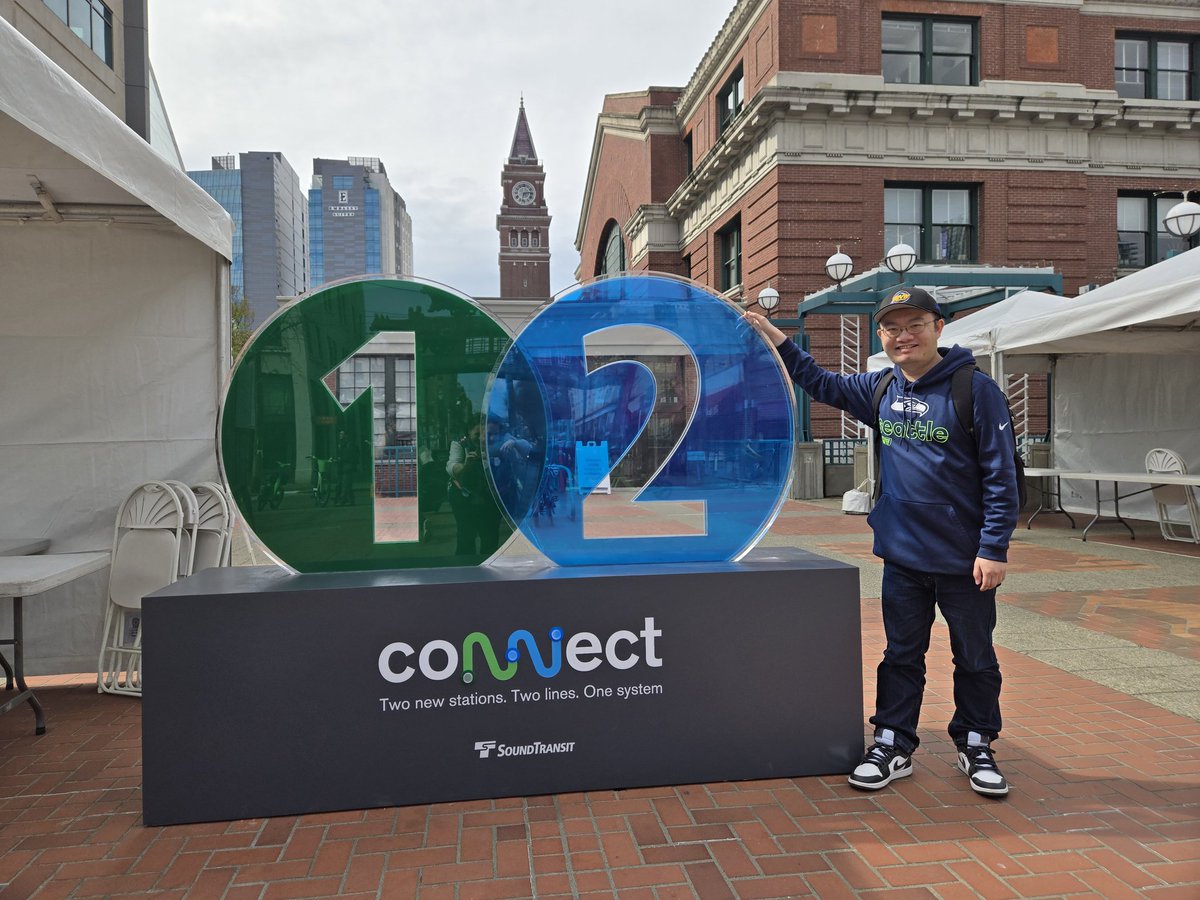 RogueOverseer's tweet photo. Enjoying the festivities for the cross lake connection. The light rail now connects Seattle to Bellevue and Redmond! https://t.co/Ns8l3d9bH9