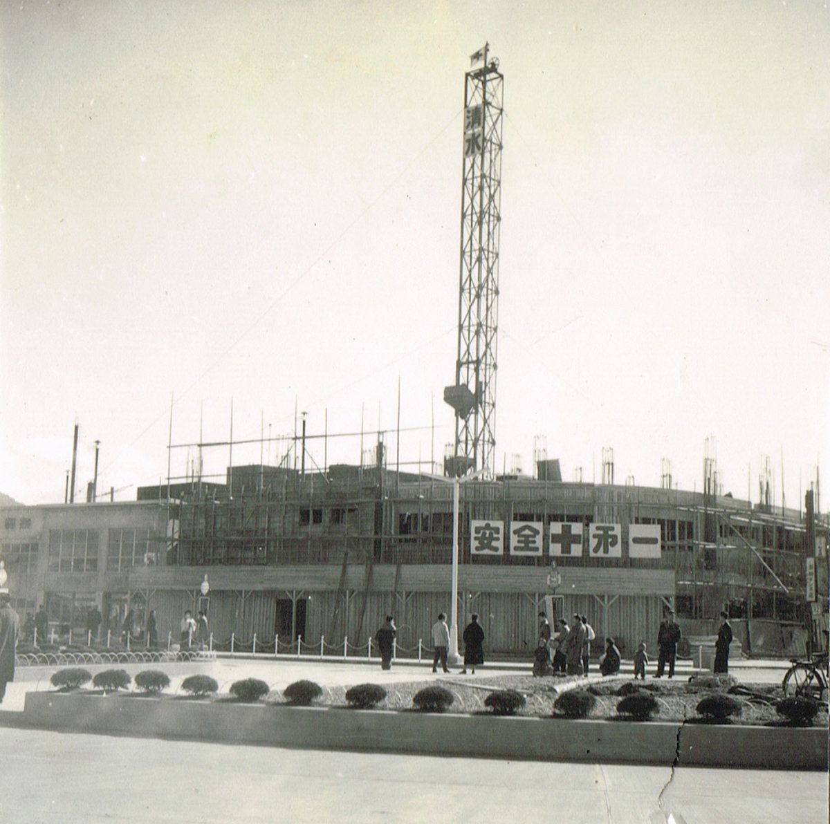 とみさわ tweet media