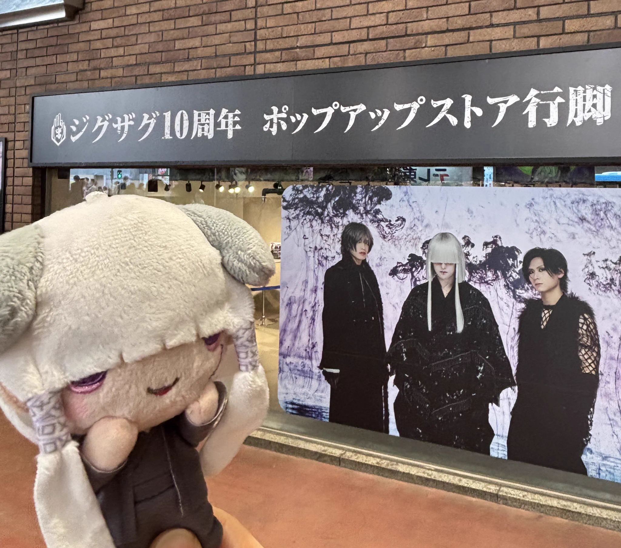 ジグザグ10周年ポップアップストアにメンバー来店、ファン歓喜の動画公開