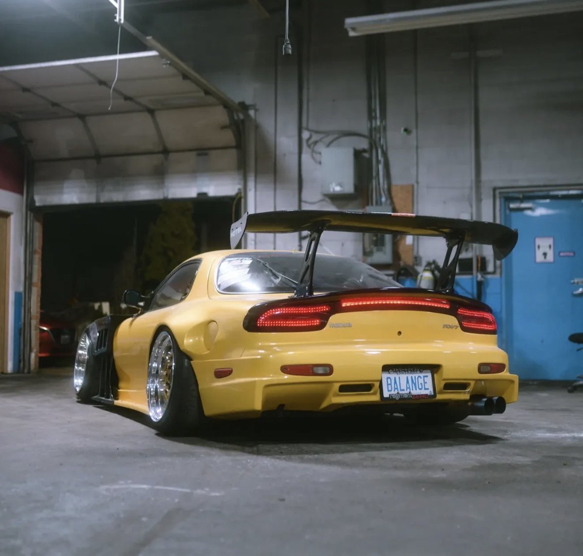 kingsofjdm's tweet photo. RX-7 FD3S 💛🎌 https://t.co/c9Wy6WP7rf