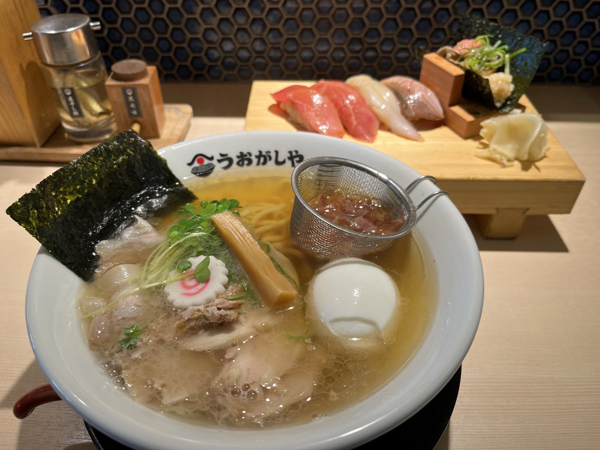 すしらーめん(りくじゃない)！！

最強の組み合わせ、朝8時台に食べる代物じゃない…😍✨
あっさりでいてしっかりしたお出汁のラーメンと横浜市場内食堂ならではの新鮮お寿司で過去最高級に美味しかった！
これで1500円はコスパバグりすぎ！オススメ！