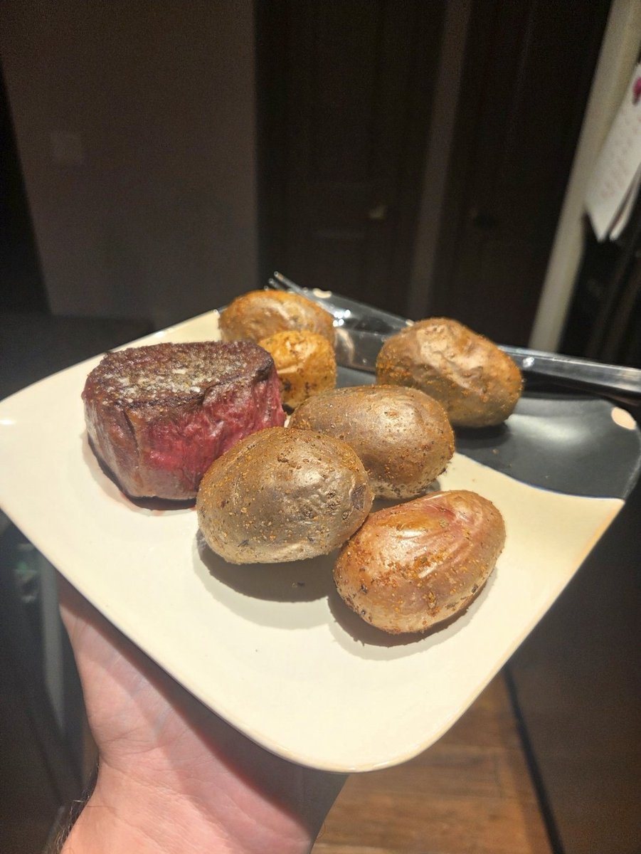 HowlingT800 tweet media